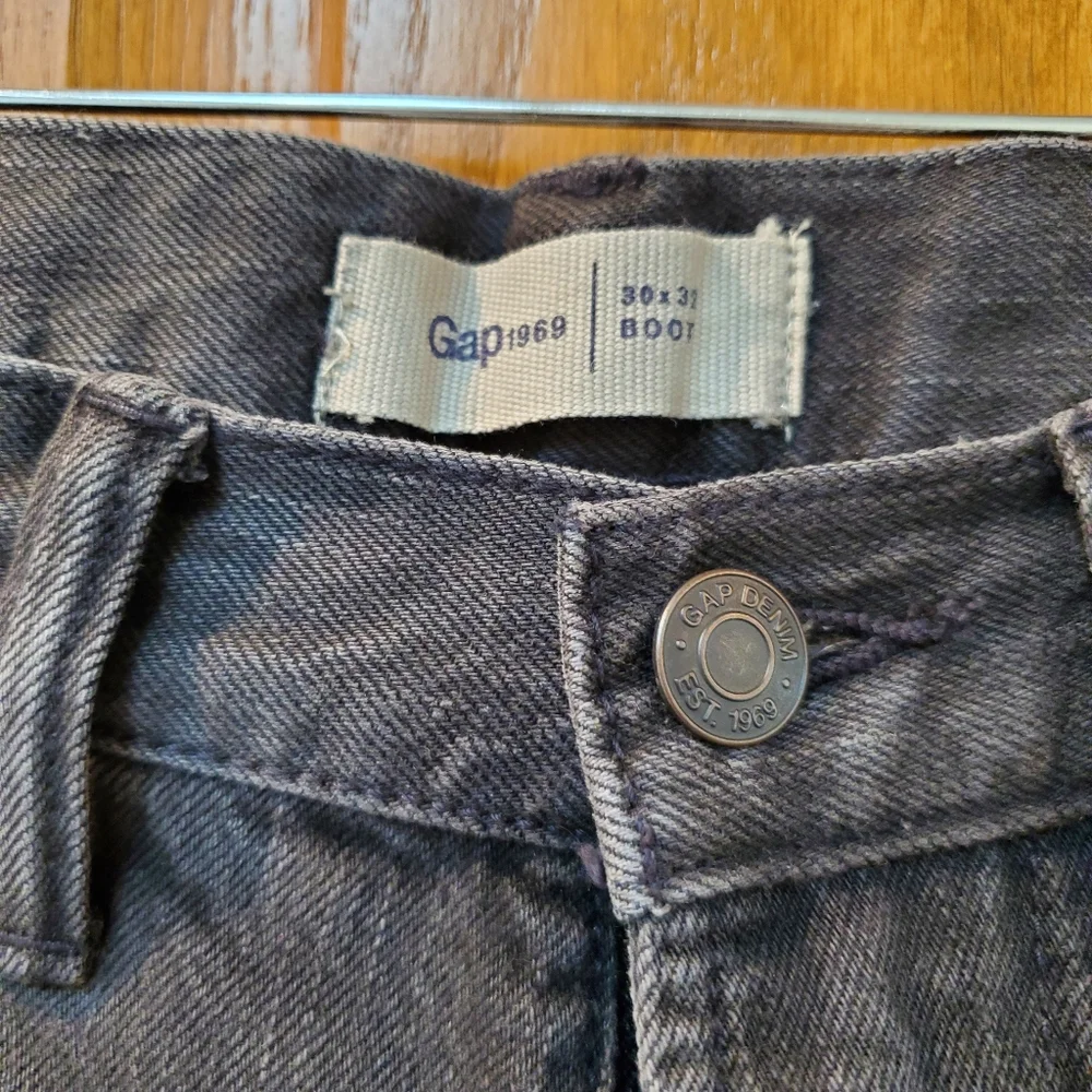 GAP Men’s Bootcut Jeans in Washed Black